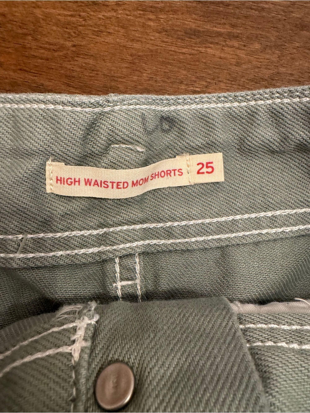 Levi’s High Rise Mom Jean - Picture 4 of 5